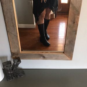 Flat boots